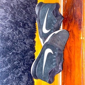 I’m washing the laces right now but I have them I promise